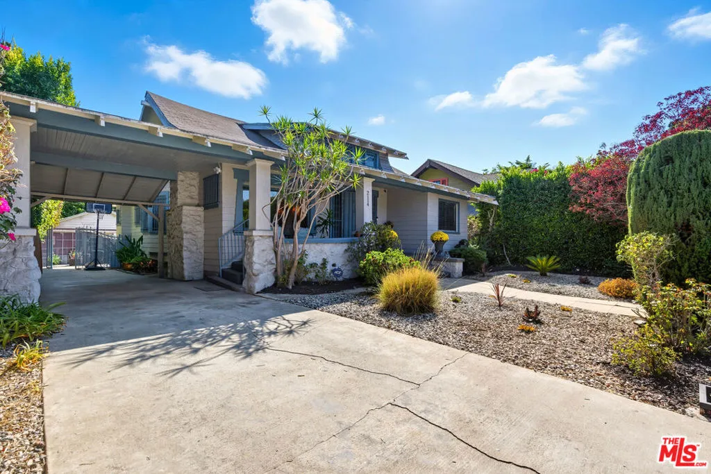 2114 W 28th Street, Los Angeles, California 90018 home-pic-2